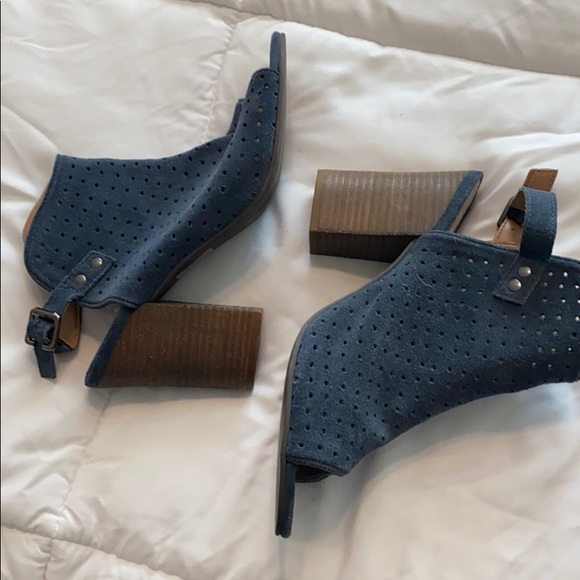 Great condition navy suede chunky heel - Picture 2 of 3